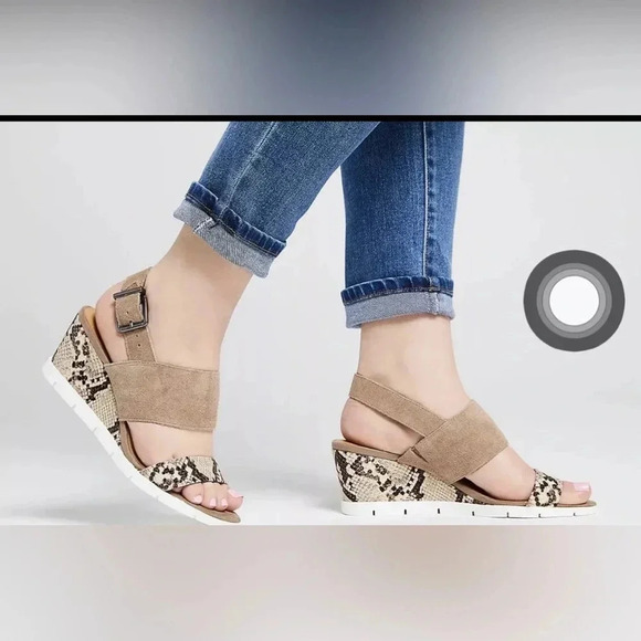 New Animal print wedge sandal Size 8 with box - Picture 6 of 13